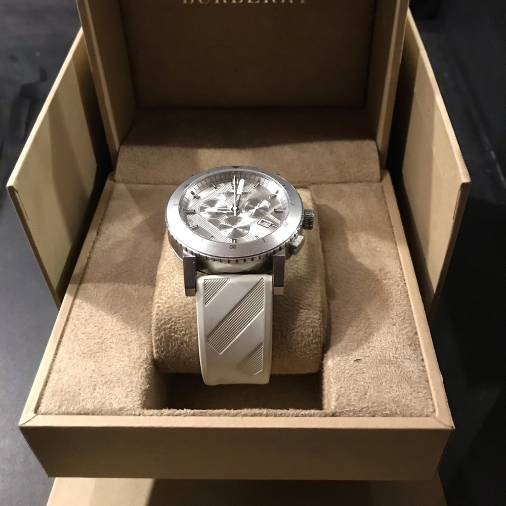 Burberry watch - Picture 2 of 6